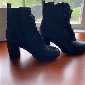Frye Sabrina lace up booties